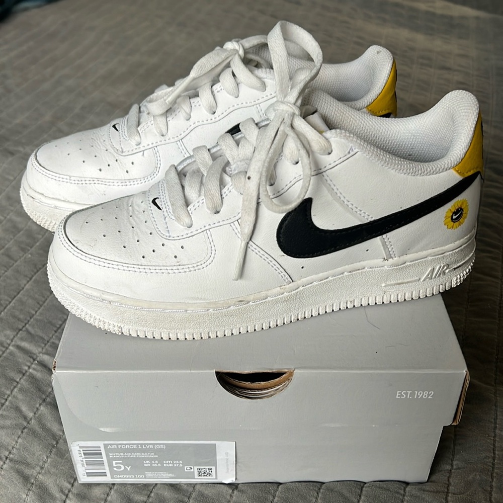 Nike ✔️ Air Force 1 LV8 👟